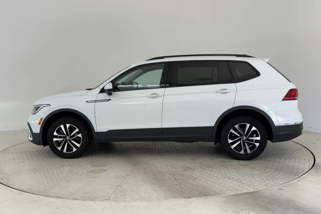 2022 Volkswagen Tiguan S photo 1