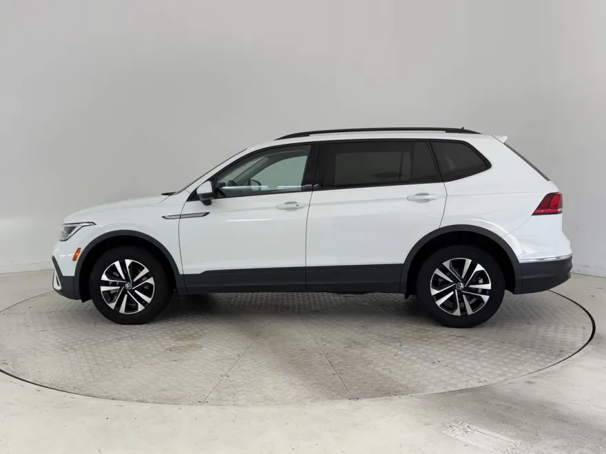 2022 Volkswagen Tiguan S photo 1