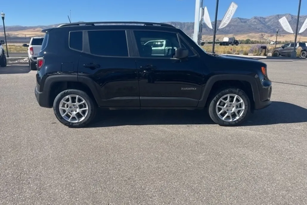 2023 Jeep Renegade Latitude photo 1