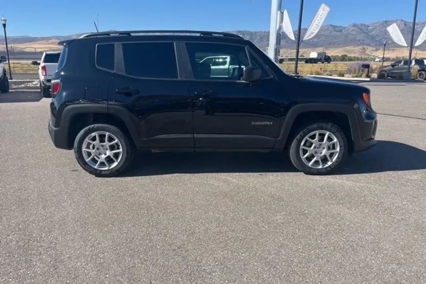 2023 Jeep Renegade Latitude photo 1