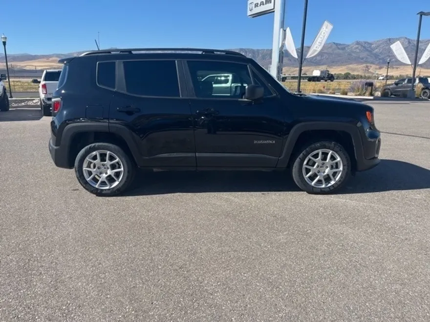 2023 Jeep Renegade Latitude photo 1