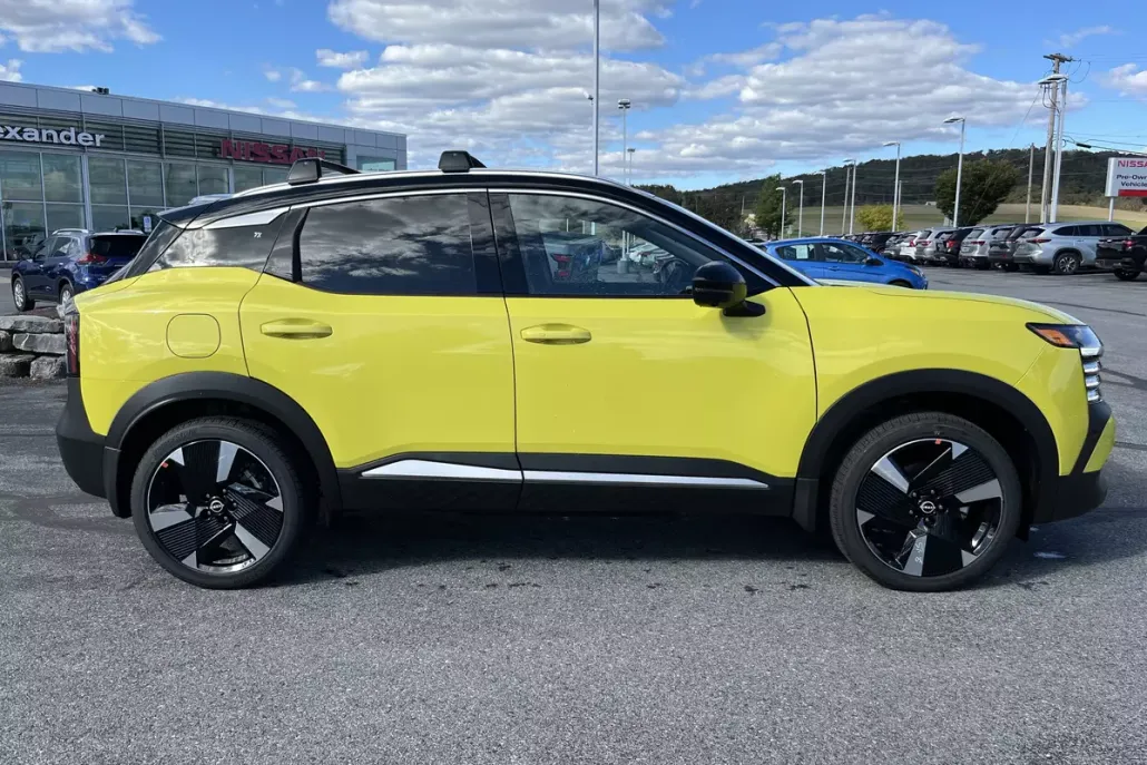 2026 Nissan Kicks SR photo 1