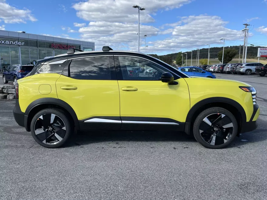 2026 Nissan Kicks SR photo 1