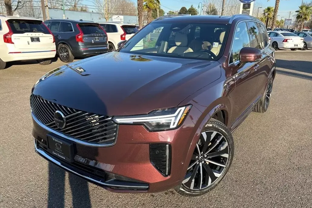 2025 Volvo XC90 T8 photo 1