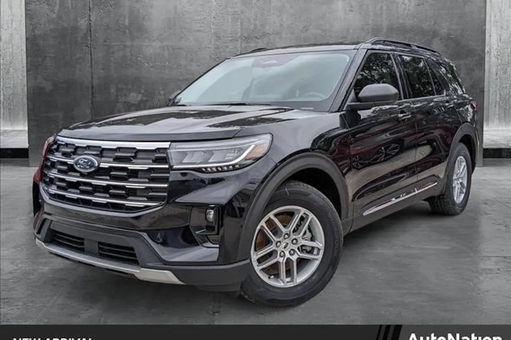 2025 Ford Explorer photo 1