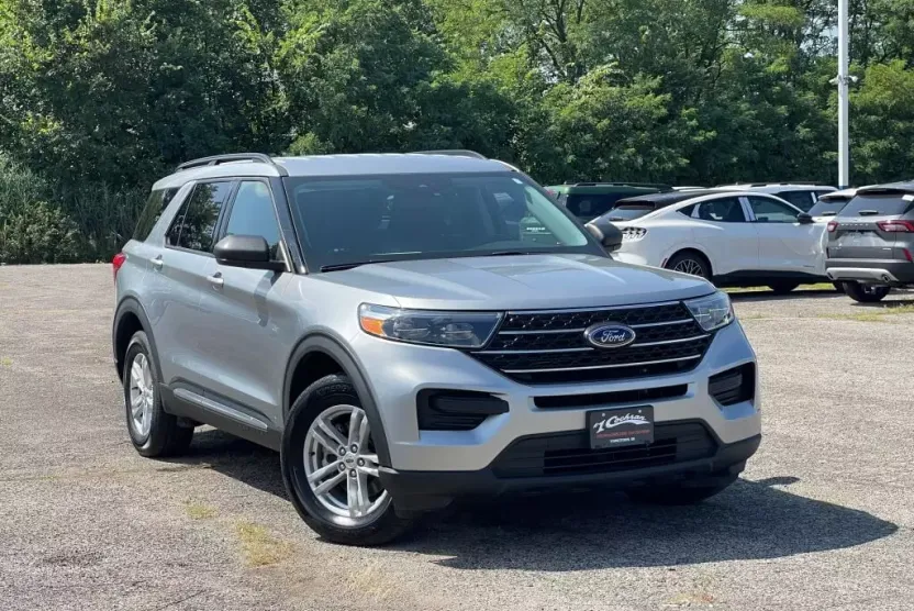 2022 Ford Explorer XLT photo 1