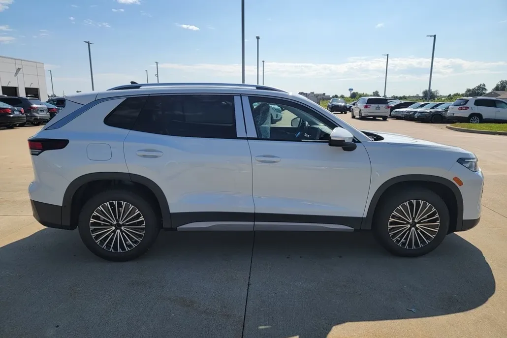 2025 Volkswagen Tiguan S photo 1