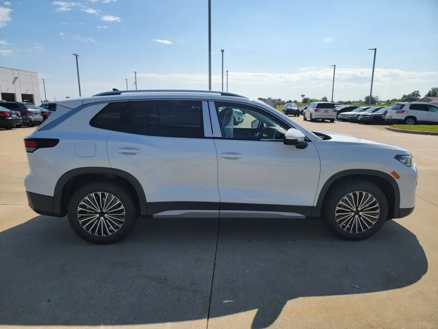 2025 Volkswagen Tiguan S photo 1