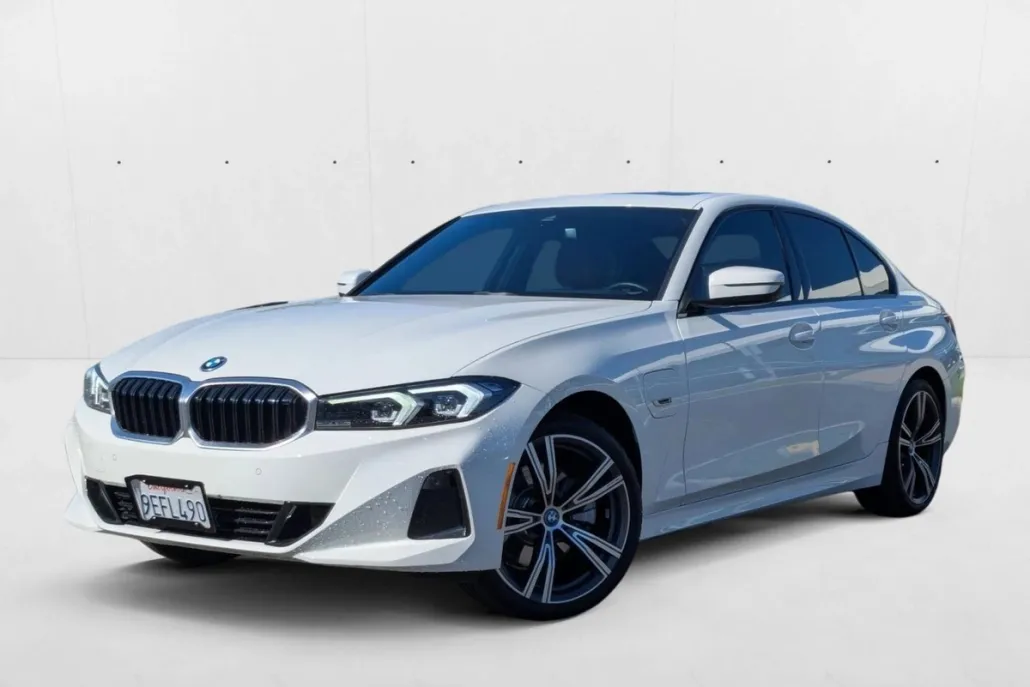 2023 Bmw 330e Sedan photo 1
