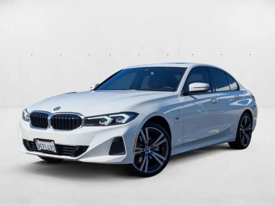 2023 Bmw 330e Sedan photo 1
