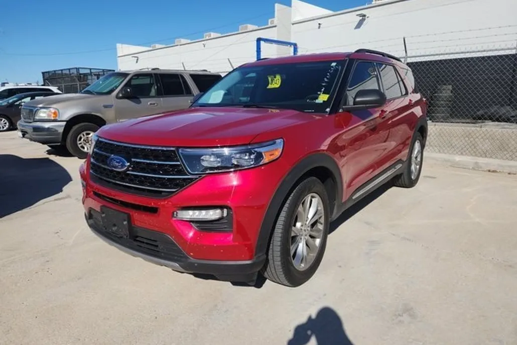 2020 Ford Explorer XLT photo 1