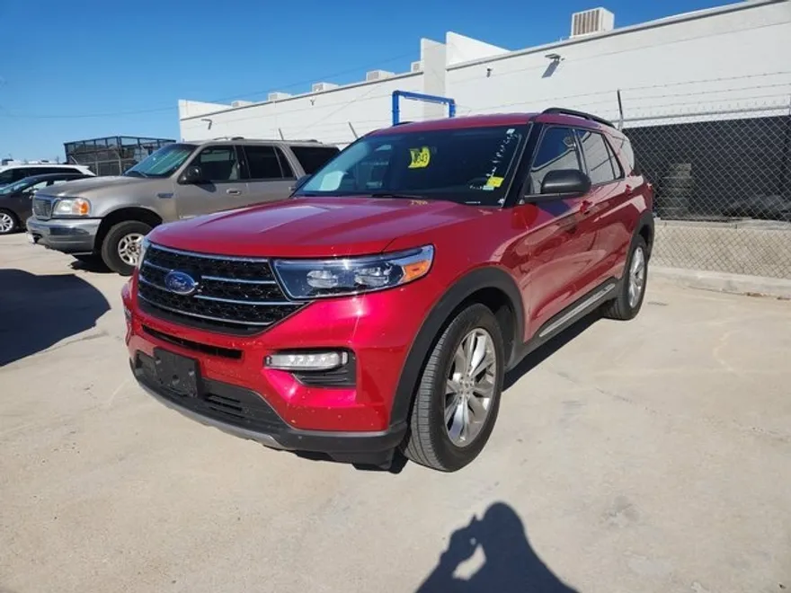 2020 Ford Explorer XLT photo 1