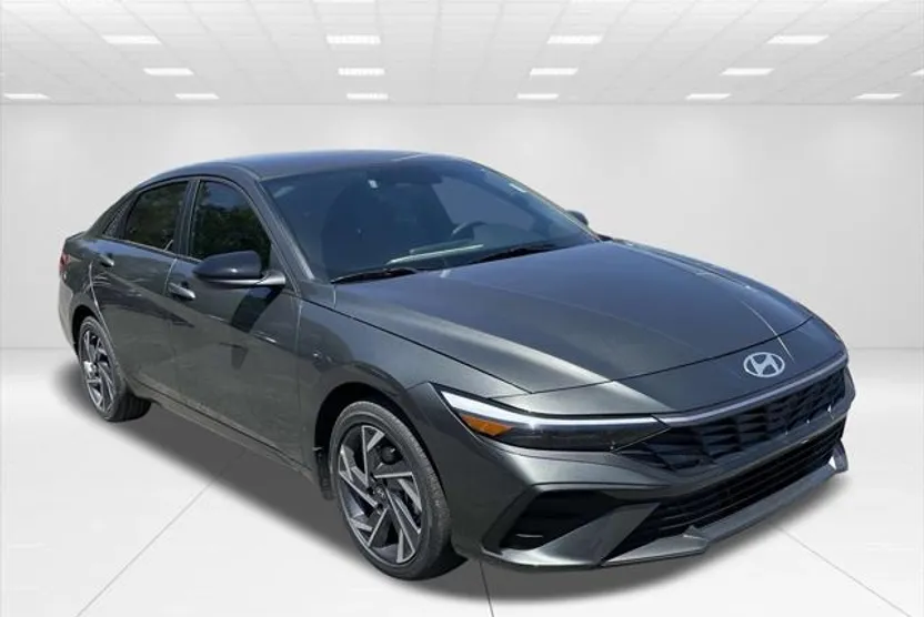 2025 Hyundai Elantra Blue SEL Sport photo 1
