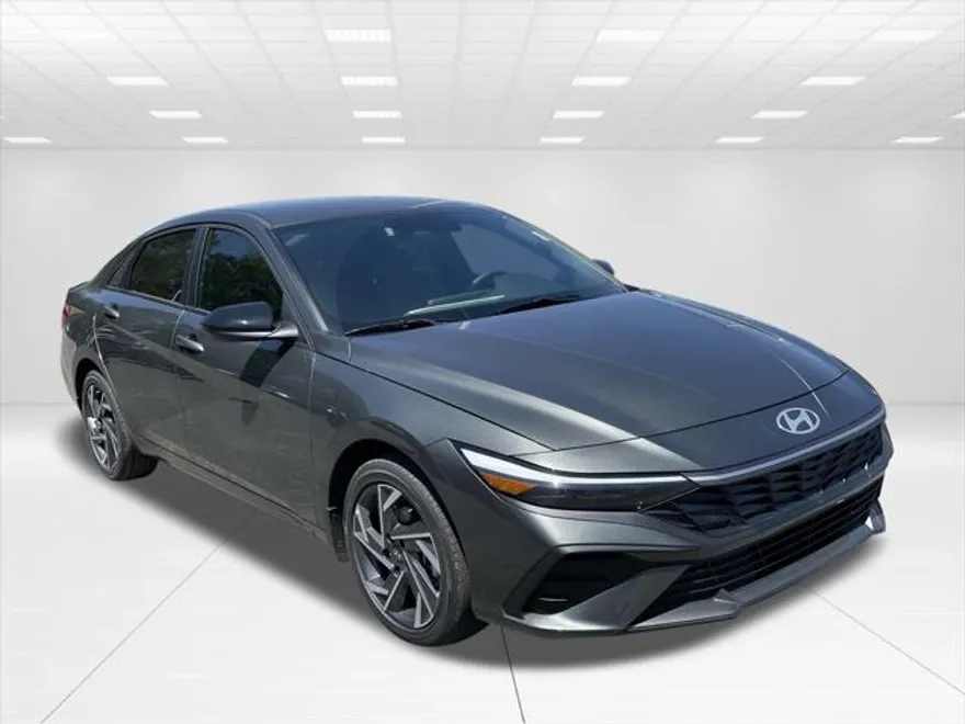 2025 Hyundai Elantra Blue SEL Sport photo 1