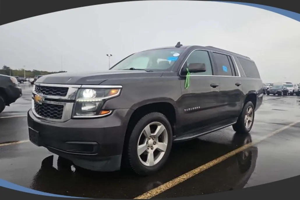 2018 Chevrolet Suburban LT photo 1
