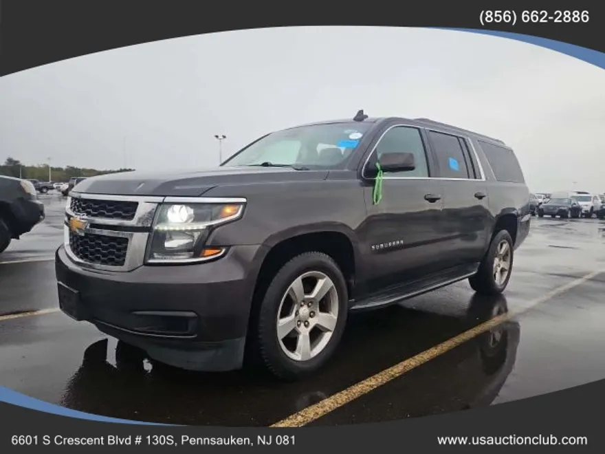 2018 Chevrolet Suburban LT photo 1