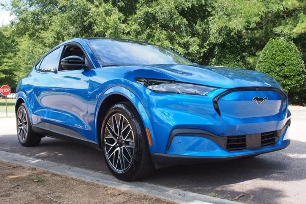 2025 Ford Mustang Mach-E Premium photo 1
