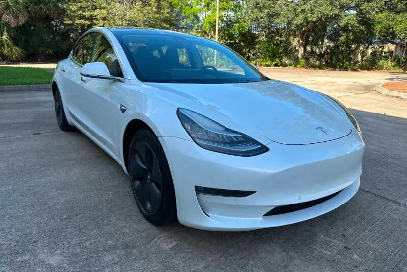 2019 Tesla Model 3 Long Range photo 1