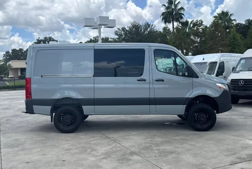 2025 Mercedes Benz Sprinter 2500 photo 1