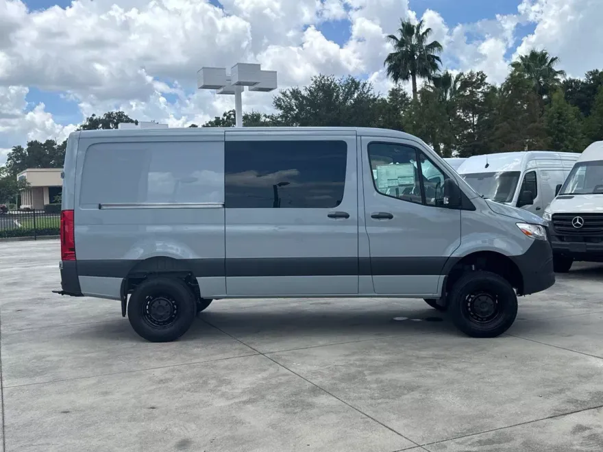 2025 Mercedes Benz Sprinter 2500 photo 1