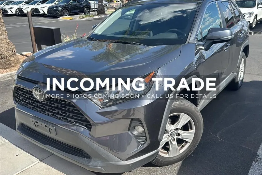2020 Toyota RAV4 XLE photo 1
