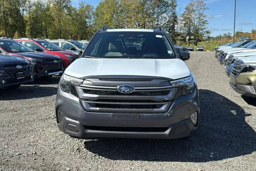 2025 Subaru Forester Premium Base photo 1