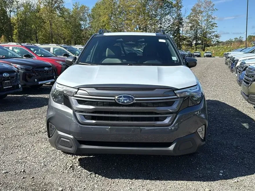 2025 Subaru Forester Premium Base photo 1