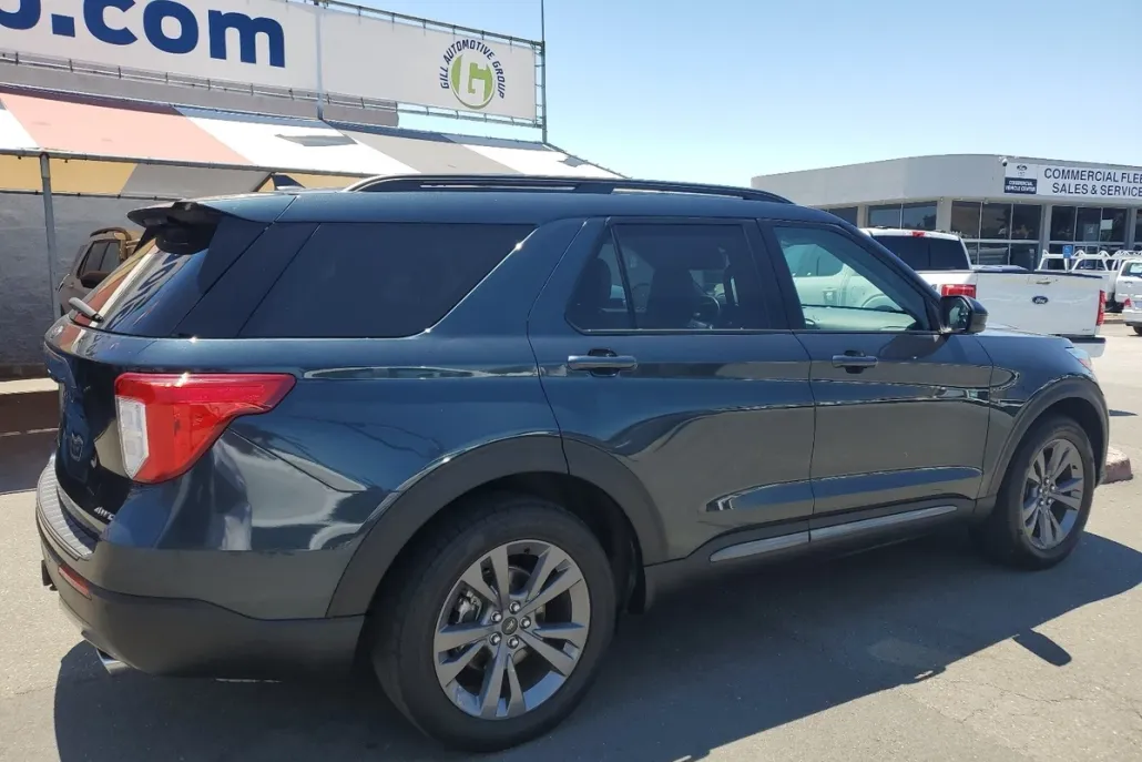 2023 Ford Explorer XLT photo 1
