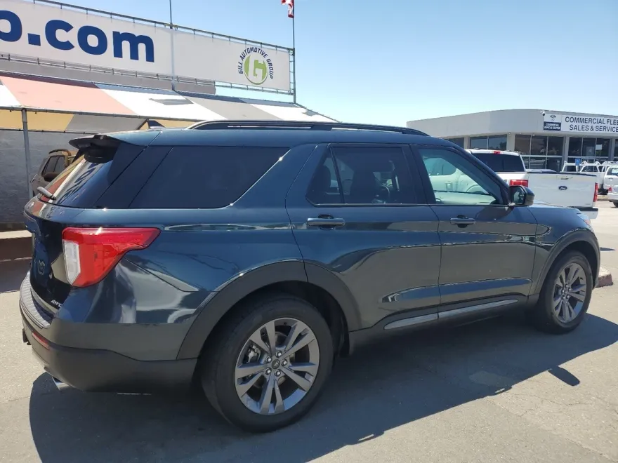 2023 Ford Explorer XLT photo 1
