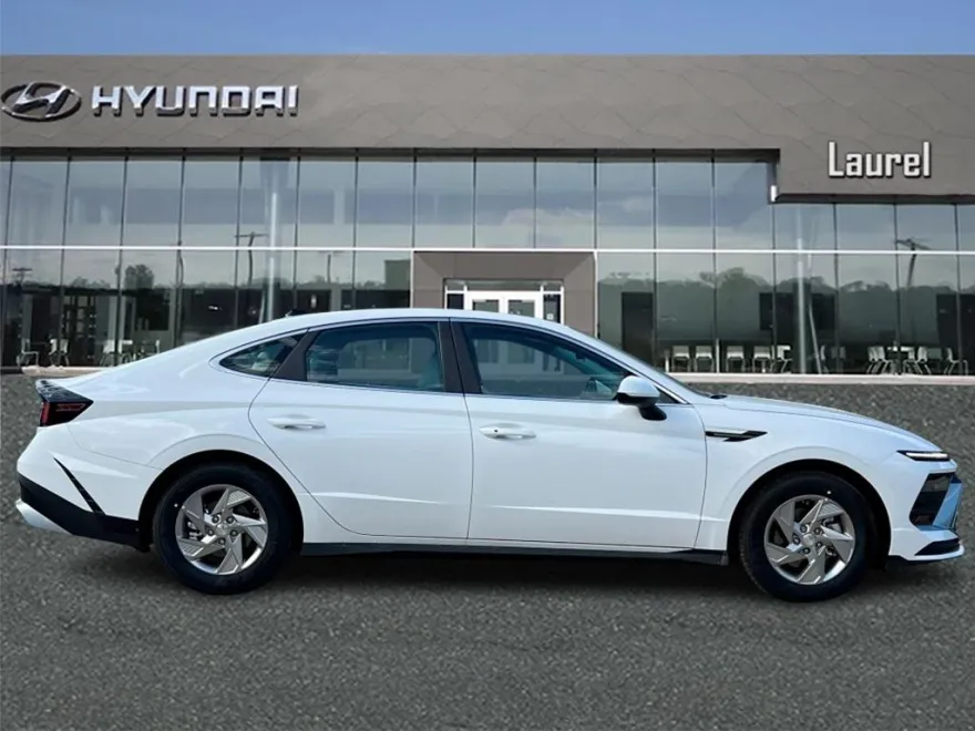 2025 Hyundai Sonata SE photo 1