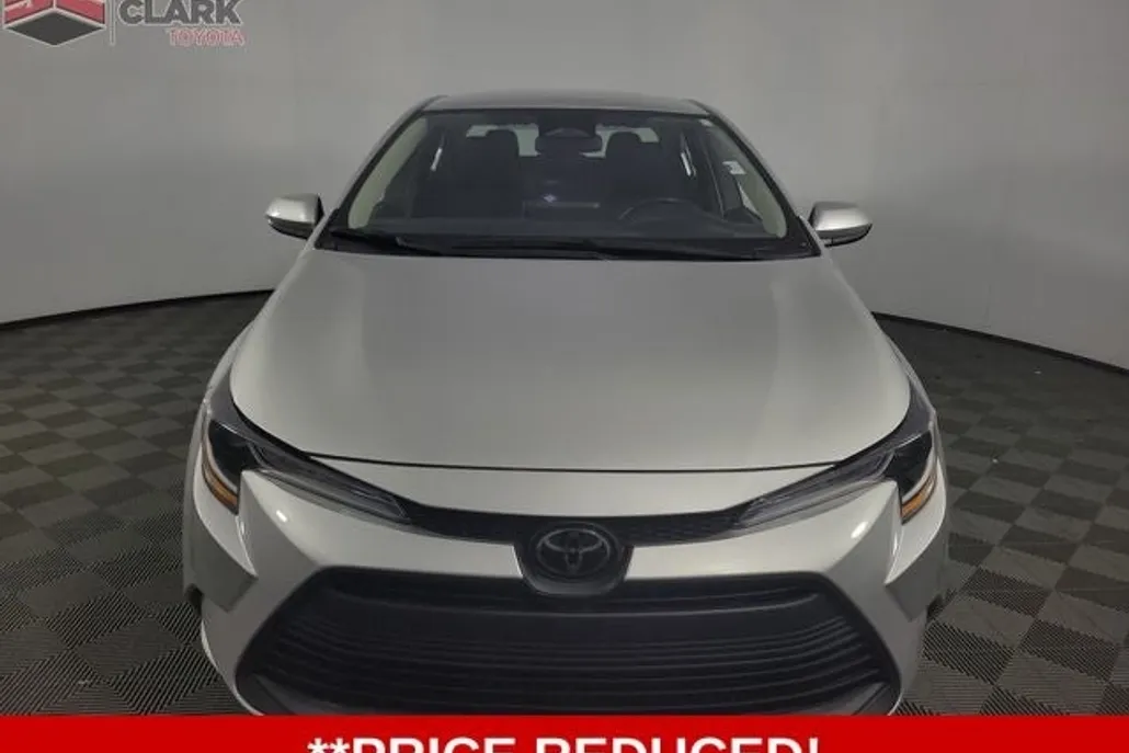 2023 Toyota Corolla LE photo 1