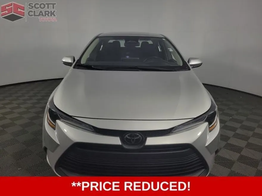 2023 Toyota Corolla LE photo 1