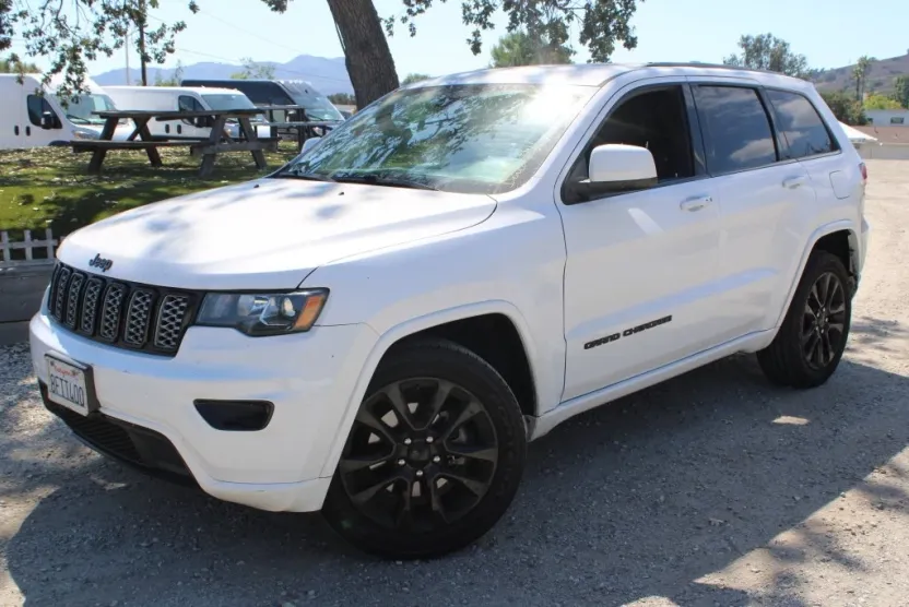 2018 Jeep Grand Cherokee Altitude photo 1