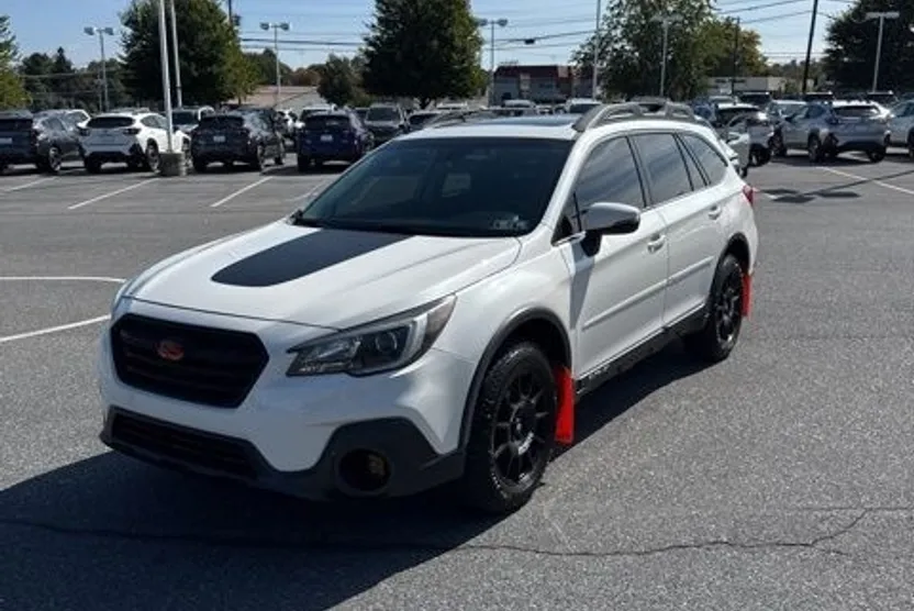2018 Subaru Outback 2.5i Premium photo 1