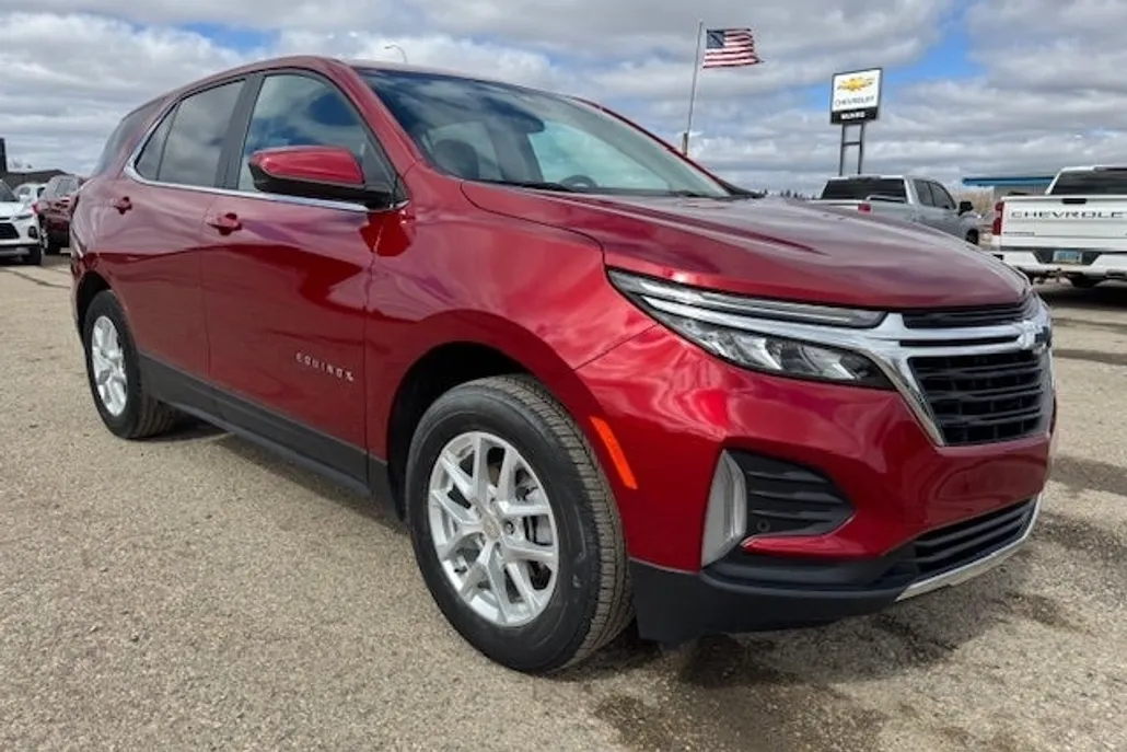 2023 Chevrolet Equinox LT photo 1
