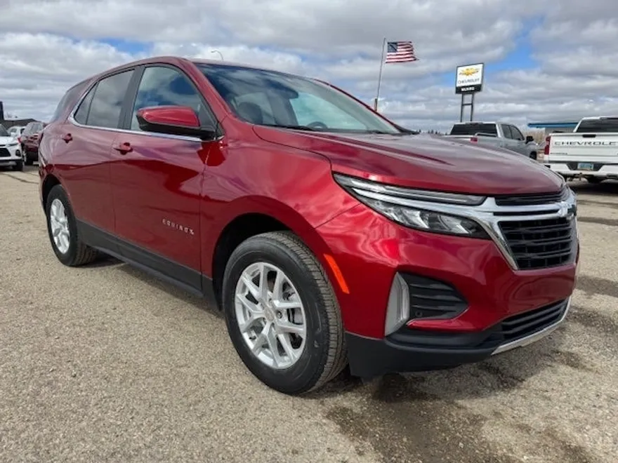 2023 Chevrolet Equinox LT photo 1