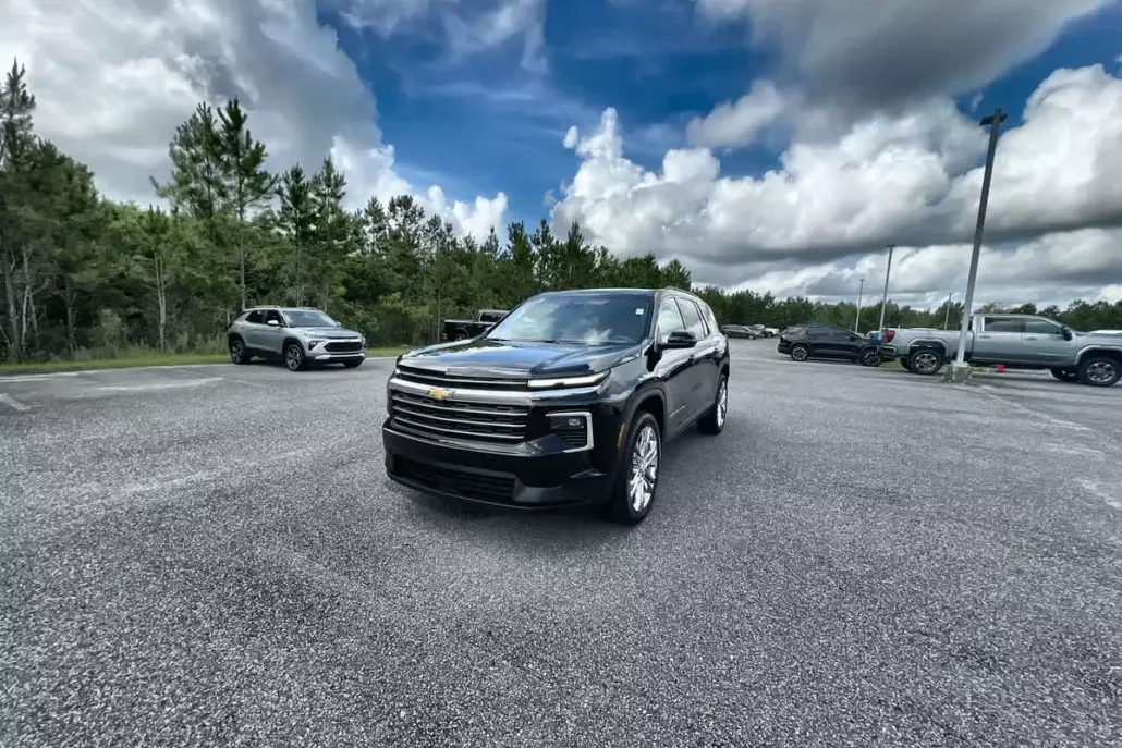 2025 Chevrolet Traverse photo 1