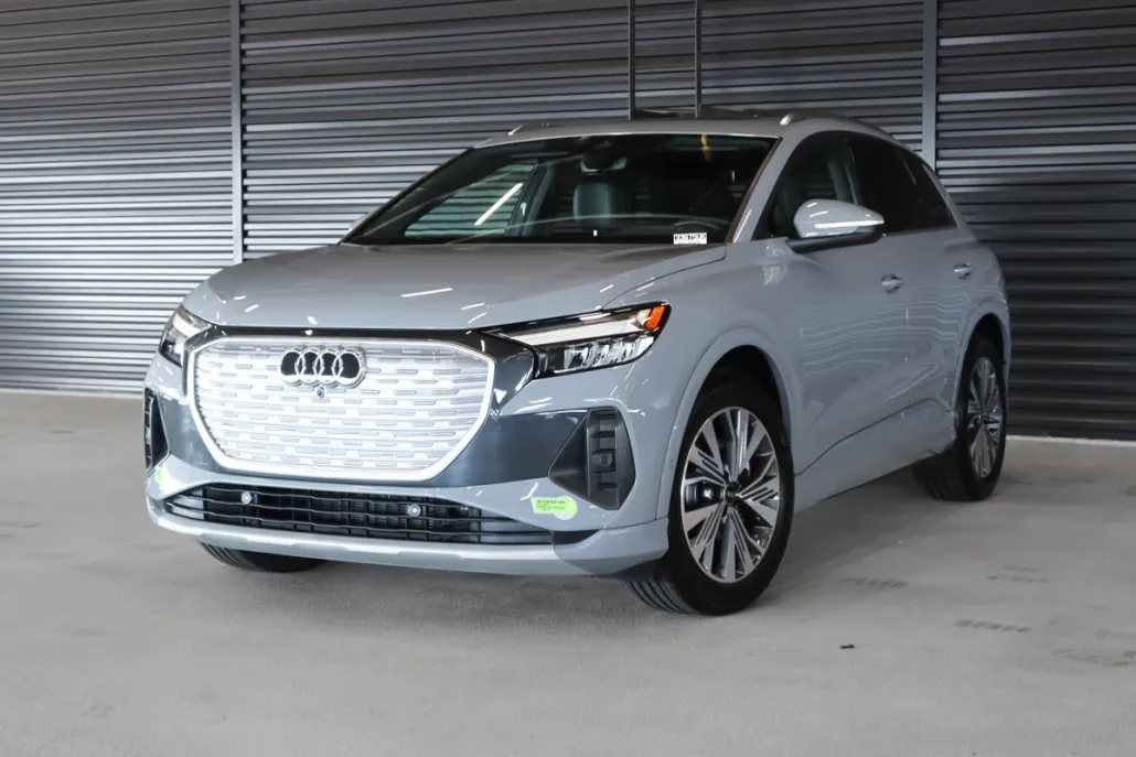 2023 Audi Q4 40 E-tron Premium Plus photo 1