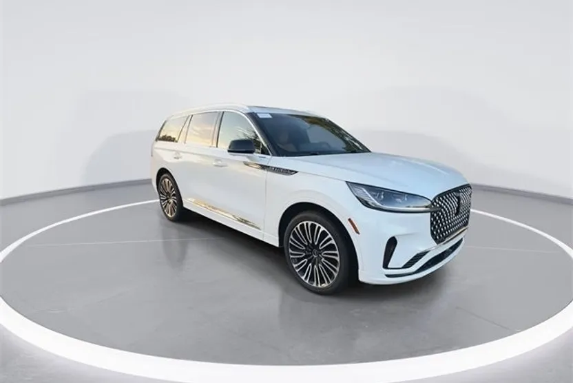 2025 Lincoln Aviator Black Label photo 1