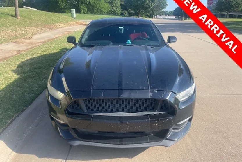 2017 Ford Mustang V6 photo 1