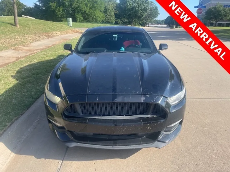 2017 Ford Mustang V6 photo 1