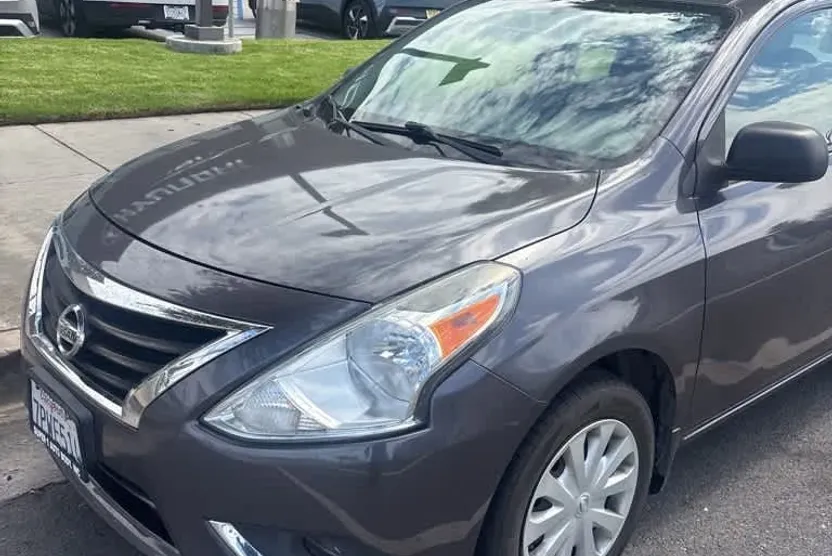 2015 Nissan Versa 1.6 S photo 1