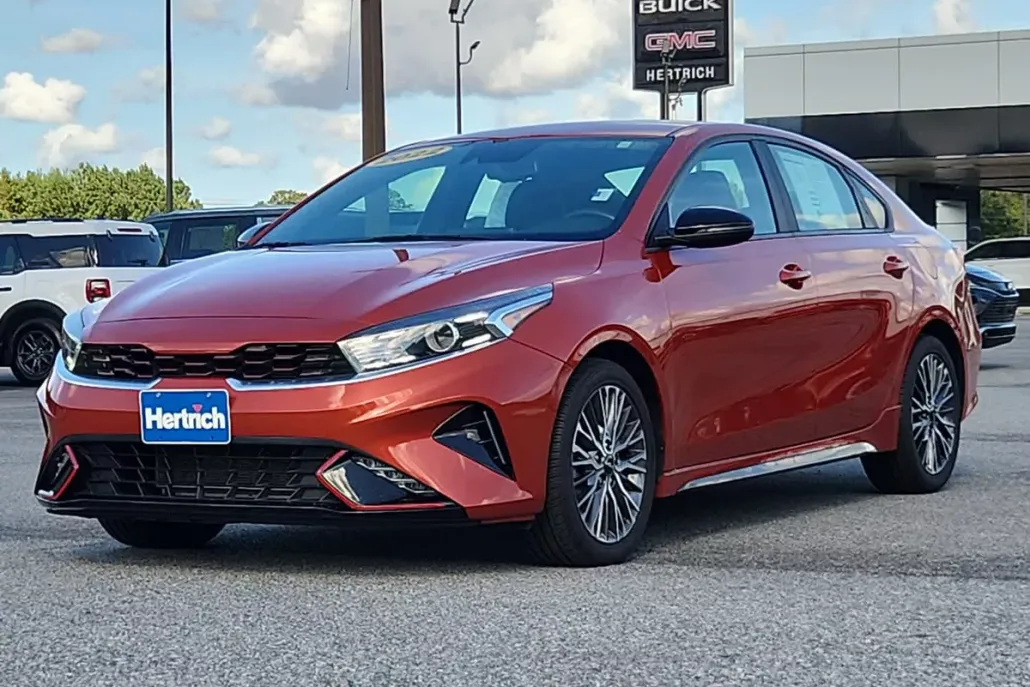2022 Kia Forte GT-Line photo 1
