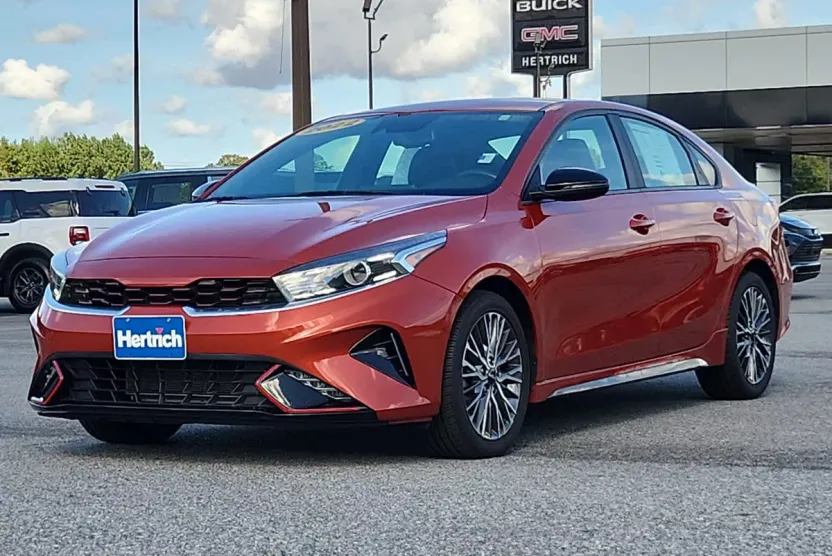 2022 Kia Forte GT-Line photo 1