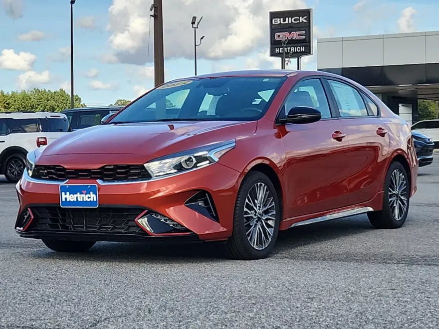 2022 Kia Forte GT-Line photo 1
