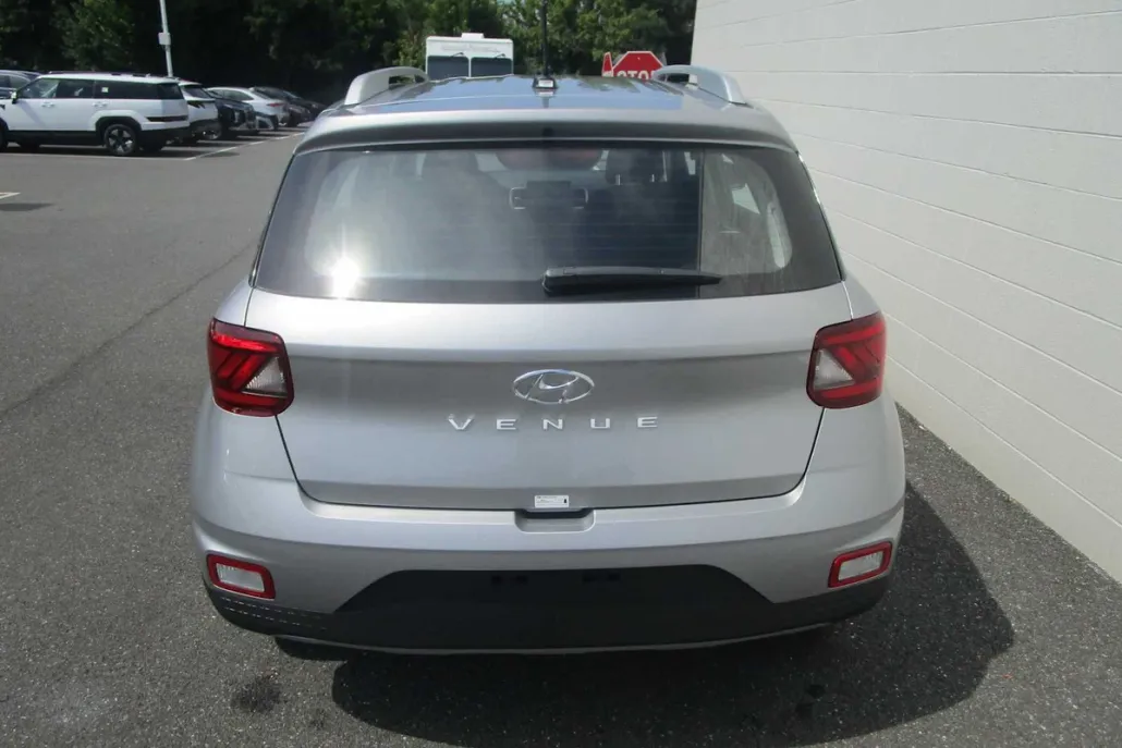 2025 Hyundai Venue SEL photo 1