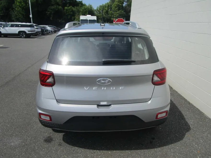 2025 Hyundai Venue SEL photo 1