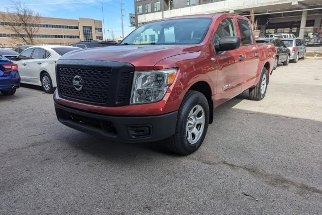 2017 Nissan Titan S Crew Cab photo 1