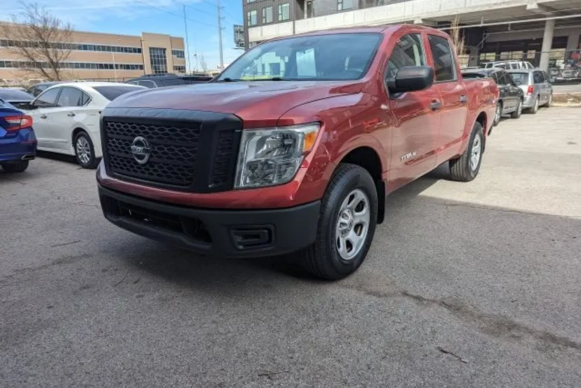 2017 Nissan Titan S Crew Cab photo 1