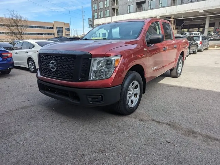 2017 Nissan Titan S Crew Cab photo 1